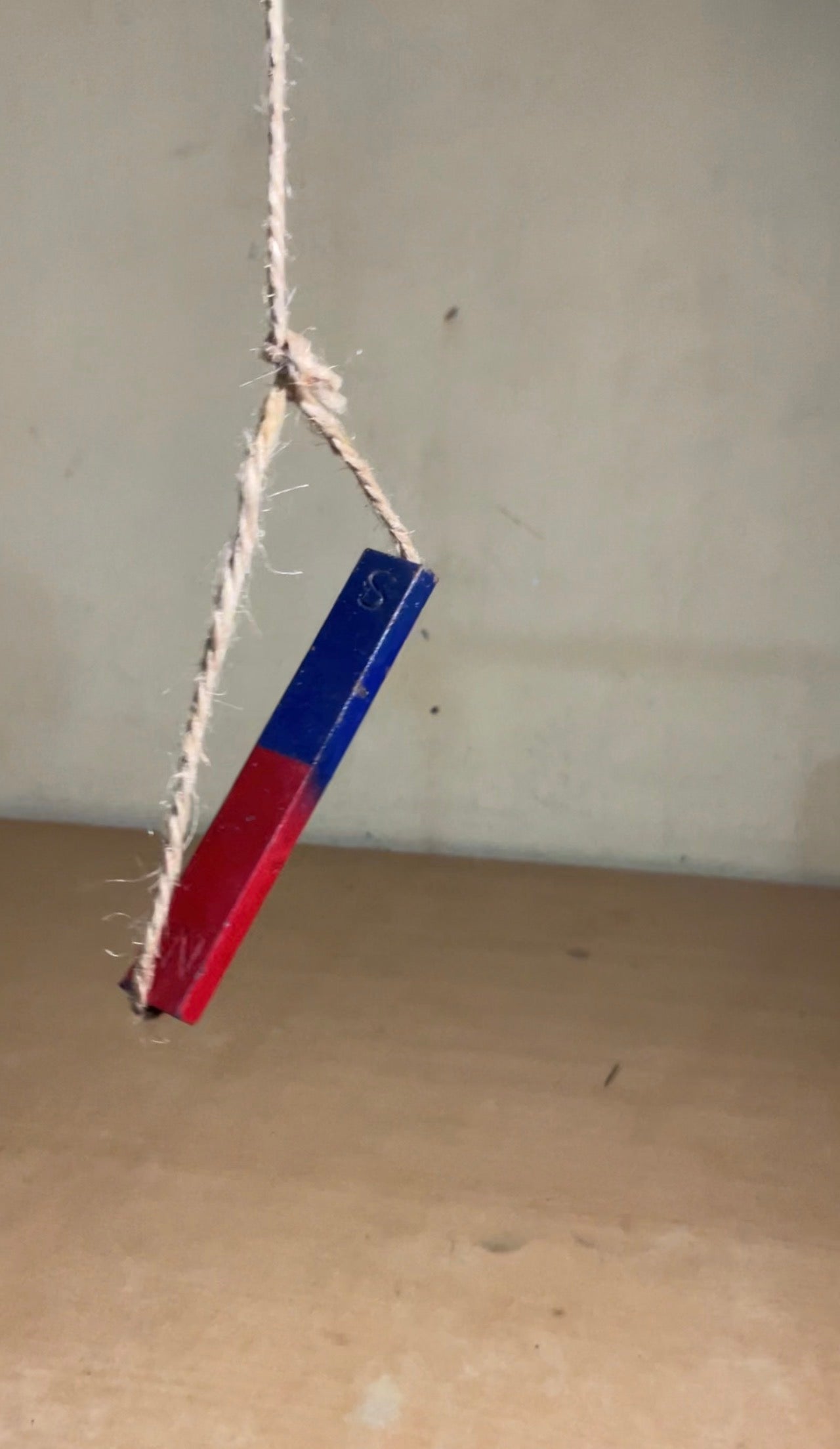 Hanging Compass — Discovering Direction Using a Freely Suspended Magnet